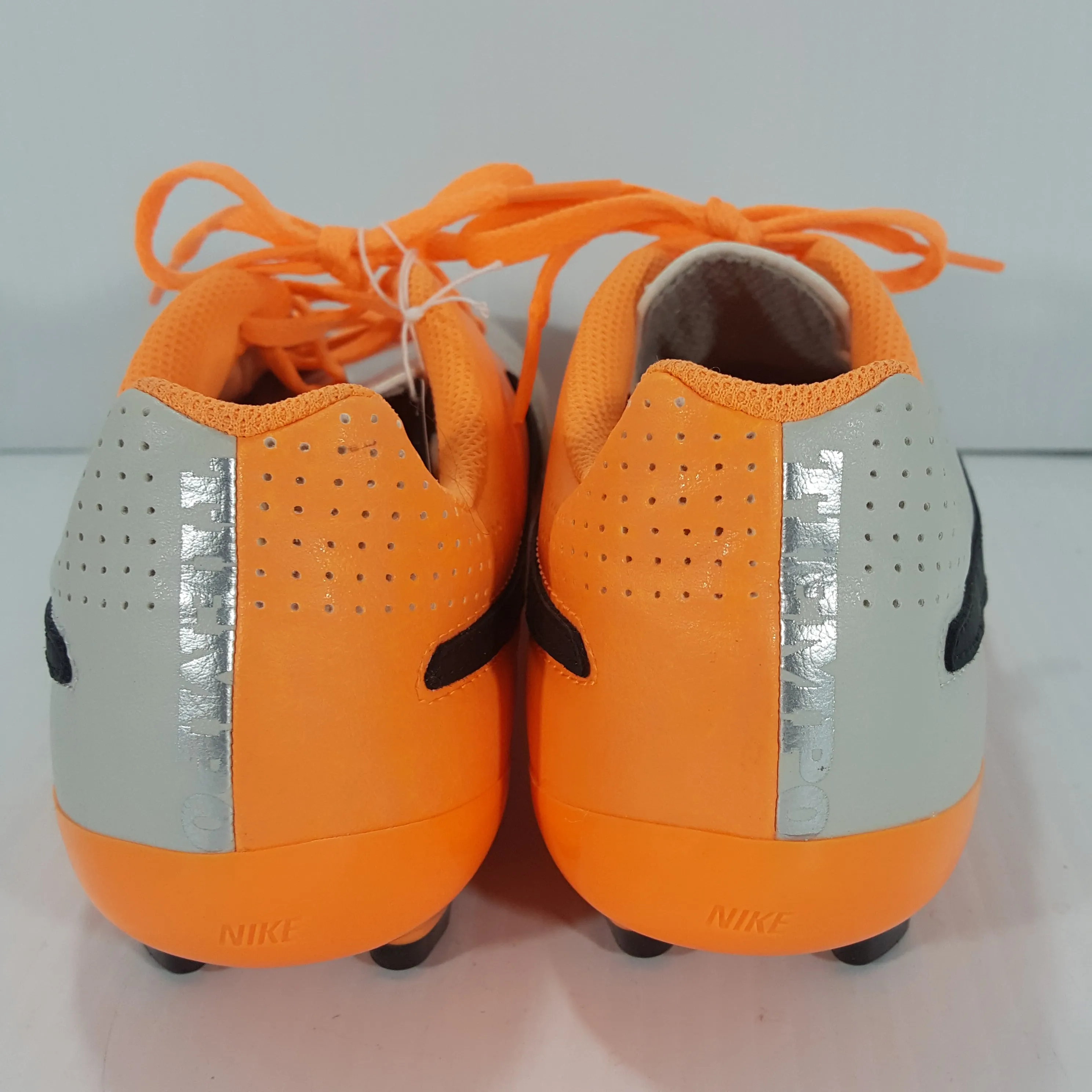Nike Youth Outdoor Soccer Cleats - Size 5.5Y - Pre-Owned 6RXQT8