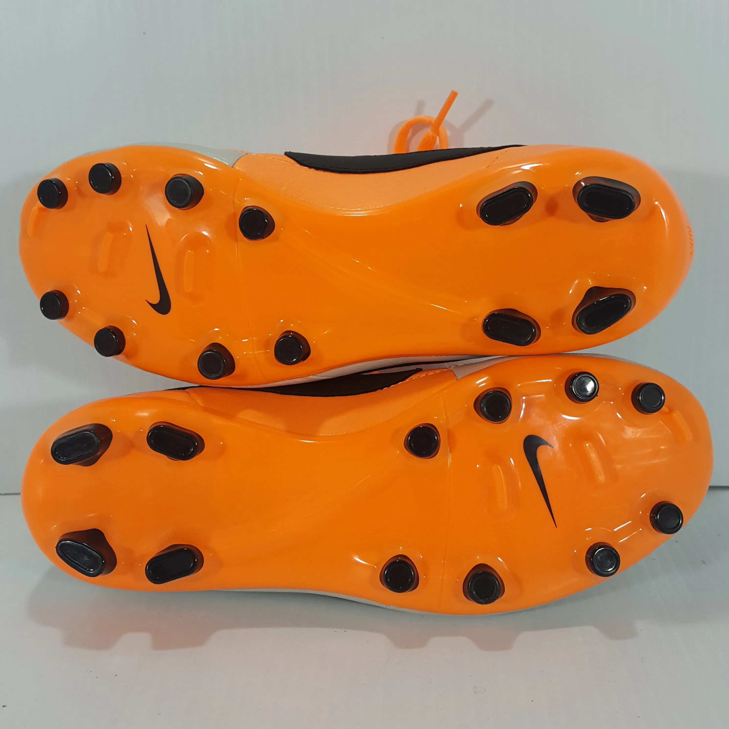 Nike Youth Outdoor Soccer Cleats - Size 5.5Y - Pre-Owned 6RXQT8